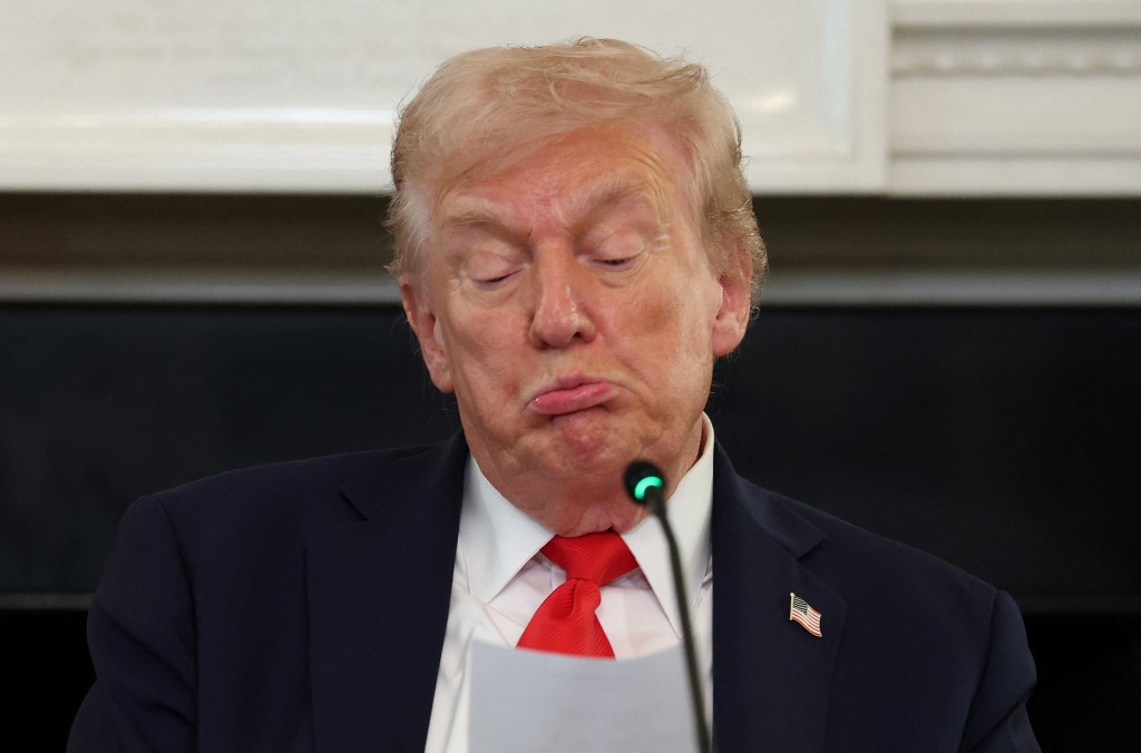 U.S. President Donald Trump reads a note handed to him by U.S. Secretary of State Marco Rubio he said was regarding Middle East peace talks during a roundtable discussion in the State Dining Room of the White House on October 08, 2025 in Washington, DC.   (Photo by Anna Moneymaker / GETTY IMAGES NORTH AMERICA / Getty Images via AFP)