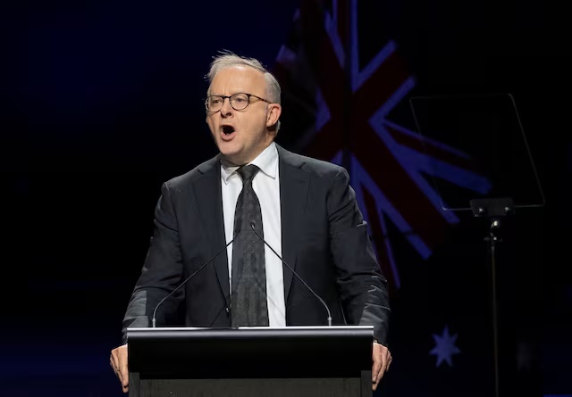 Australian Prime Minister Anthony Albanese speaks at the Sydney Opera House during a National Day of Mourning for the victims of the December 14, 2025, mass shooting at a Jewish Hanukkah celebration at Bondi Beach in Sydney, Australia, January 22, 2026. REUTERS/Jeremy Piper/File Photo 