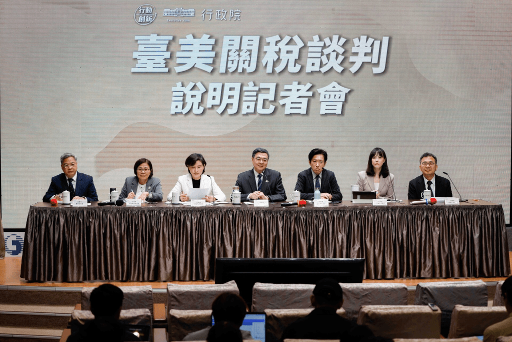Taiwan's Premier Cho Jung-tai speaks at a press conference about U.S.-Taiwan trade deal in Taipei, Taiwan, January 20, 2026. REUTERS/Ann Wang