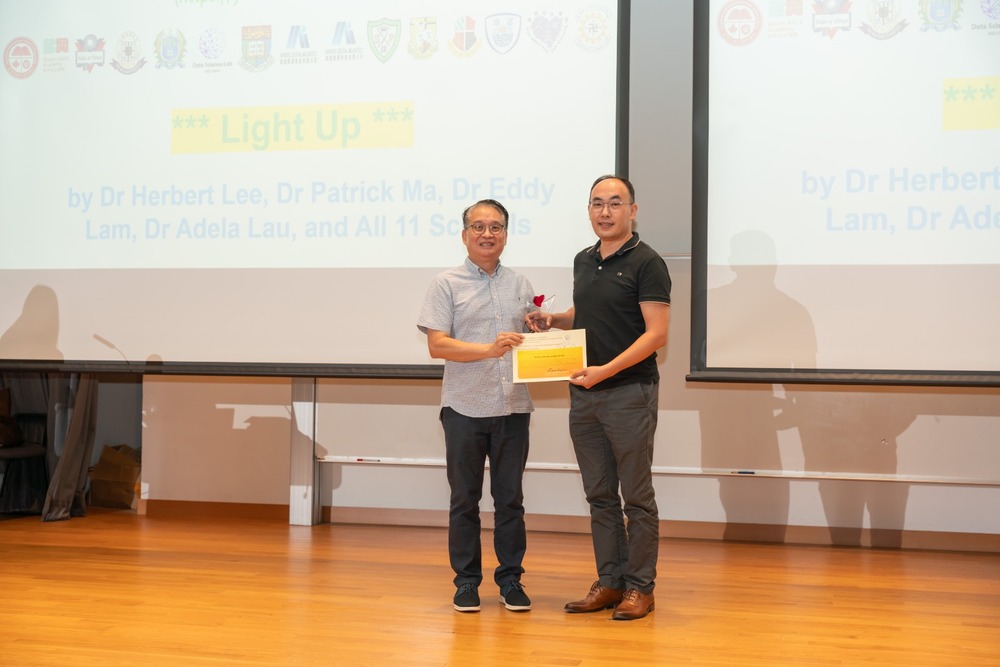 Leadership and Innovation Awards presented by Dr Eddy Lam, Associate Head of Department of Statistics and Actuarial Science of HKU to Dr Herbert Lee (left) and Dr Patrick Ma (right) of Marvel Digital Ai Limited on their achievement of Integrated STEA Leadership and Innovation Awards presented by Dr Eddy Lam, Associate Head of Department of Statistics and Actuarial Science of HKU to Dr Herbert Lee (left) and Dr Patrick Ma (right) of Marvel Digital Ai Limited on their achievement of Integrated STEA