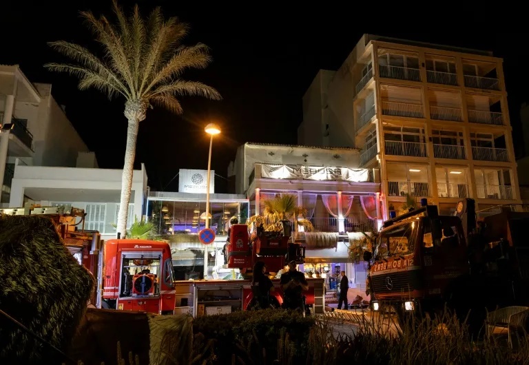 Firefighters, police officers and ambulances rushed to the scene in Mallorca, one of Spain's Balearic Islands (Jaime REINA) Firefighters, police officers and ambulances rushed to the scene in Mallorca, one of Spain's Balearic Islands (Jaime REINA)