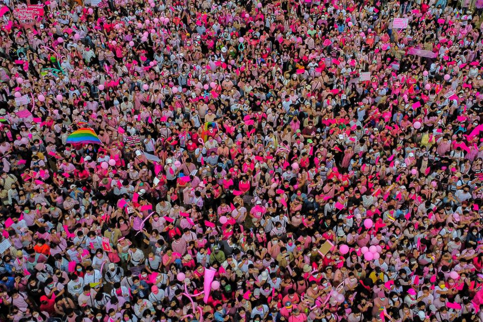 Supporters of Philippine Vice-President and presidential candidate Leni Robredo gather during a campaign rally in Baguio City, Benguet province, Philippines. (Reuters) Supporters of Philippine Vice-President and presidential candidate Leni Robredo gather during a campaign rally in Baguio City, Benguet province, Philippines. (Reuters)