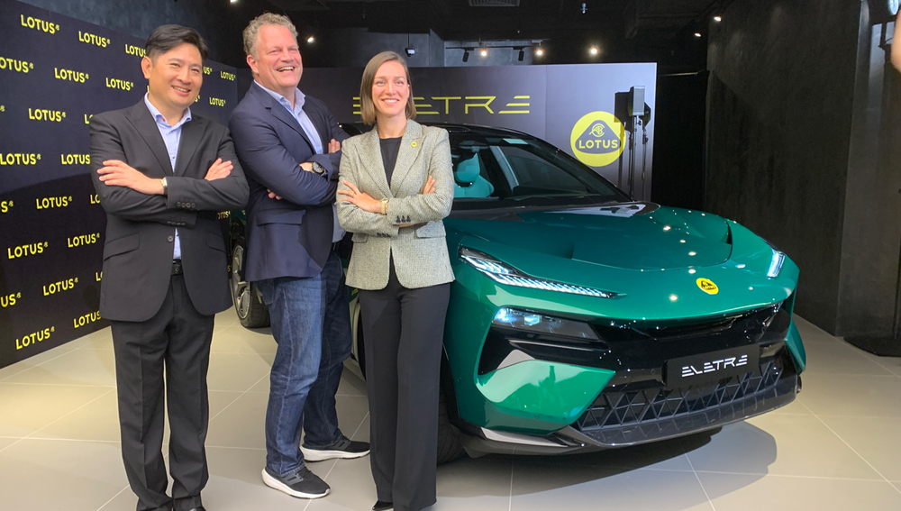 Pictured at the ceremony were (from left) Mr Newman Tsang of Wearnes Motor, Mr Robby Niermann of StarChase, and Ms Katya Zavialova Hemsley of Lotus.