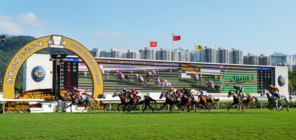 Premier Bowl racing action, Sha Tin. HKJC