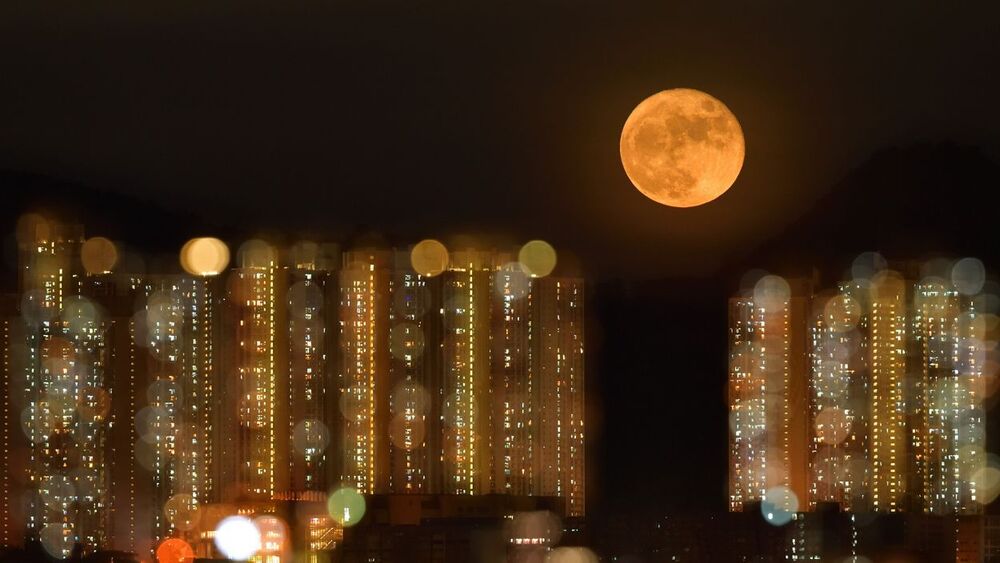 The rising of full moon. Photo by Dennis Wong Kim-pan, honorable mention of Landscape.