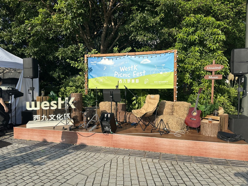 Live bands, vocalists and jazz performances are scheduled across the weekends throughout the festival.