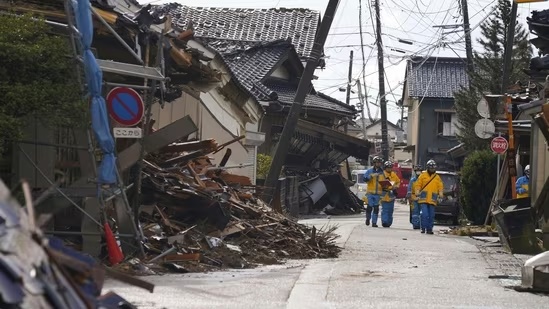 Police officers work in a quake-hit area in Suzu, Ishikawa prefecture, Japan.(AP) Police officers work in a quake-hit area in Suzu, Ishikawa prefecture, Japan.(AP)