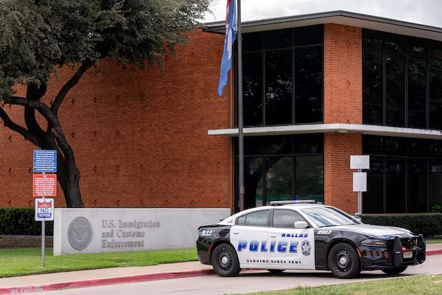 Law enforcement personnel respond at the scene of a shooting at an Immigration and Customs Enforcement (ICE) field office in Dallas, Texas, U.S., September 24, 2025. REUTERS/Jeffrey McWhorter