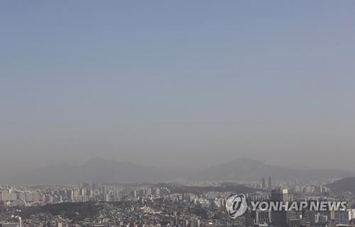 The sky over Seoul is thick with yellow dust blowing in from northern China. The sky over Seoul is thick with yellow dust blowing in from northern China.
