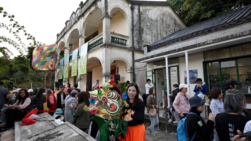 Tourists in Hong Kong are flocking to the 300-year-old village of Kuk Po for respite from the city's frenetic pace © Peter PARKS / AFP Tourists in Hong Kong are flocking to the 300-year-old village of Kuk Po for respite from the city's frenetic pace © Peter PARKS / AFP