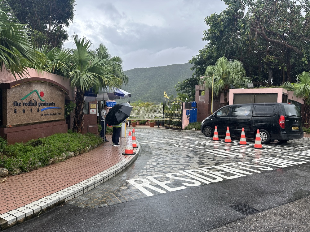 The entrance to Redhill Peninsula. SING TAO The entrance to Redhill Peninsula. SING TAO