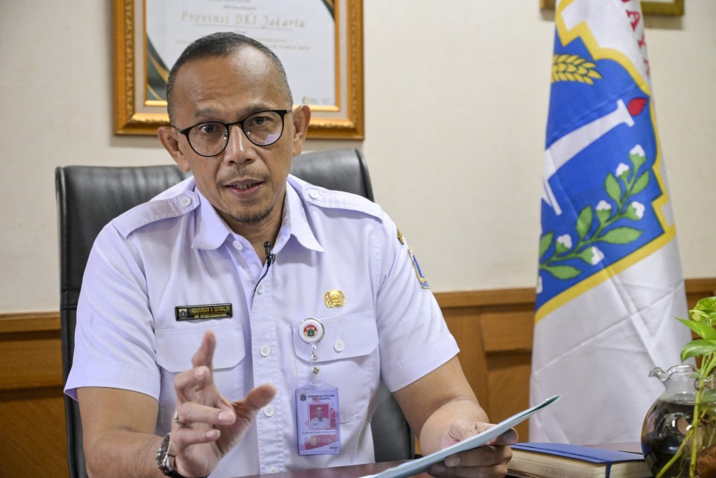 Photo by BAY ISMOYO / AFP  Hasudungan A. Sidabalok, head of Jakarta's food resiliency, maritime and agriculture agency (DKPKP), answers AFP's questions during an interview in Jakarta on November 26, 2025.