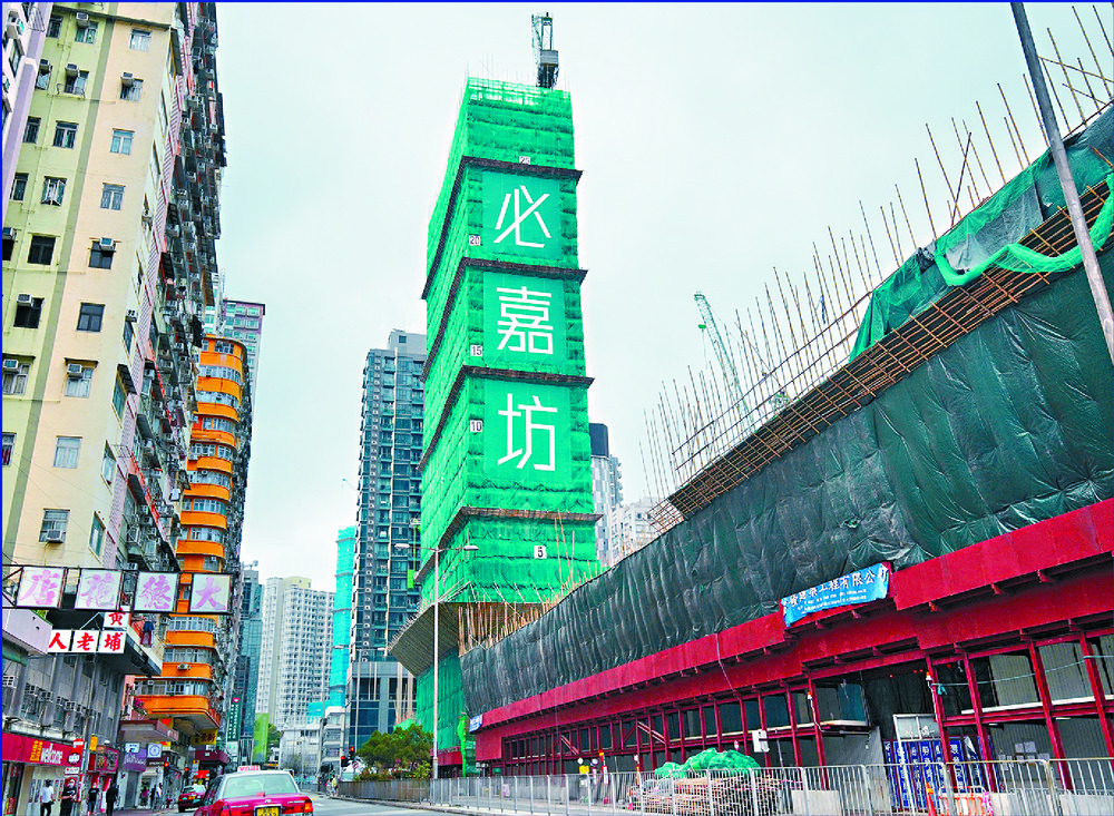 Many are expected to enjoy a hot pot meal while others are happy with just snapping photographs. SING TAO Many are expected to enjoy a hot pot meal while others are happy with just snapping photographs. SING TAO