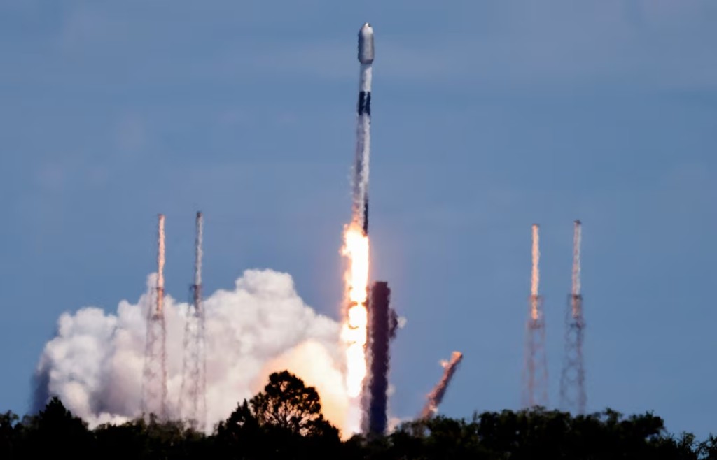 A SpaceX Falcon 9 rocket is launched, carrying 23 Starlink satellites into low Earth orbit in Cape Canaveral, Florida, U.S. May 6, 2024. REUTERS/Joe Skipper/File Photo