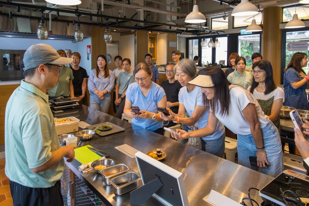 The initiative will organize 12 monthly Cooking Together Workshops for working adults, families with children and caregivers over its first year.