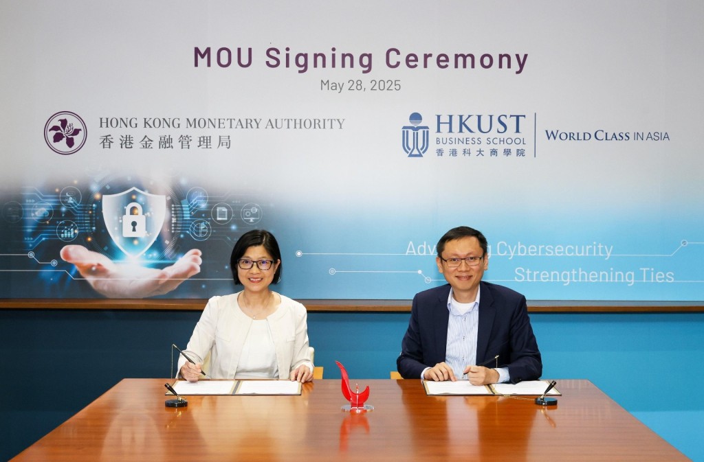 Carmen Chu and Hui Kai-lung. Photo from Hong Kong Monetary Authority.