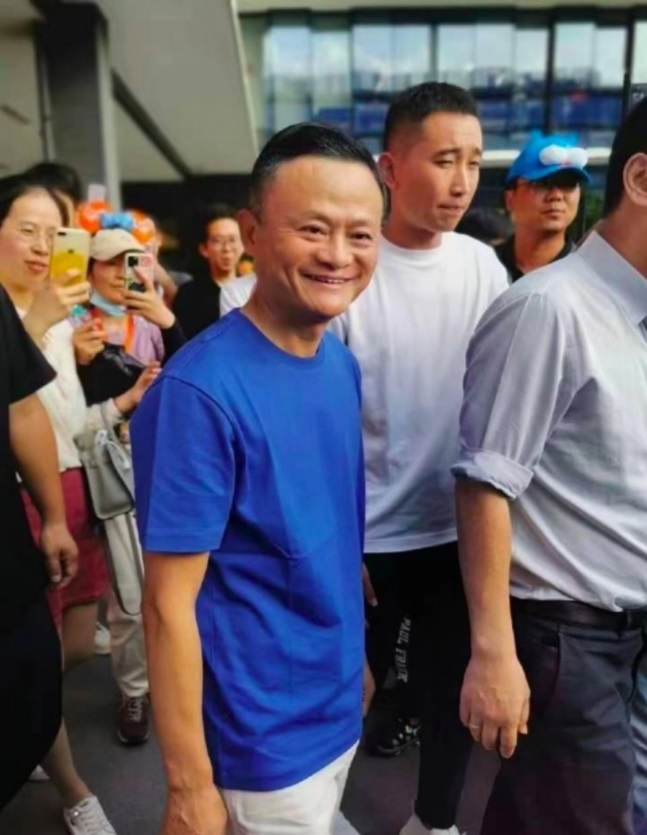 Jack Ma appeared in Alibaba headquarters in May this year Jack Ma appeared in Alibaba headquarters in May this year