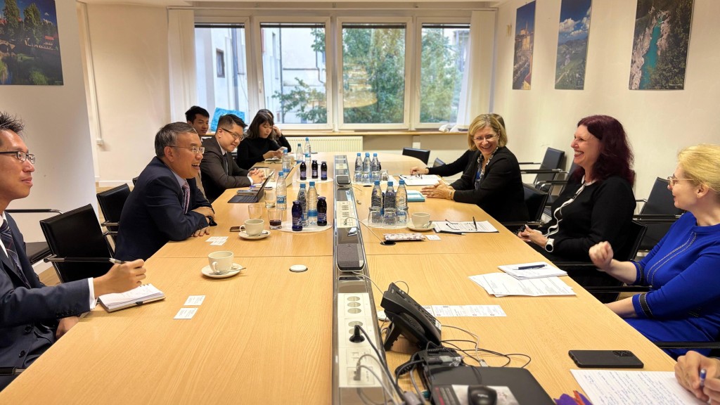 Christopher Hui (second left), meets with the State Secretary responsible for Taxes, Customs Duties and Other Charges and for Improving the Efficiency of Public Spending of Slovenia, Katja Božič (second right), in Ljubljana, Slovenia, on September 24. Pic from government site