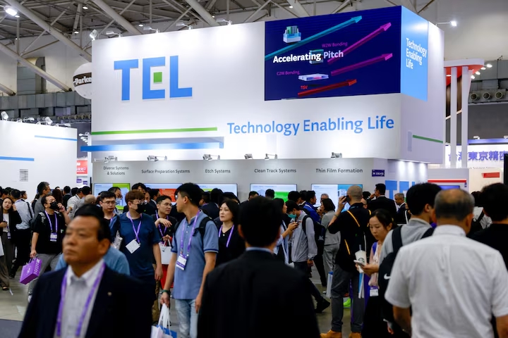Visitors gather at the Tokyo Electron Ltd (TEL) booth at SEMICON 2025 in Taipei, Taiwan. (Reuters/File)