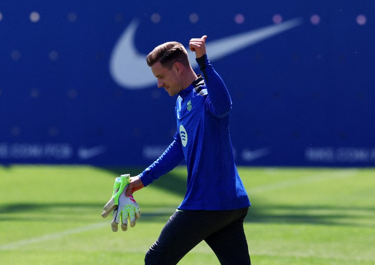 Marc-Andre ter Stegen trains ahead of Barcelona's match against Valladolid. REUTERS