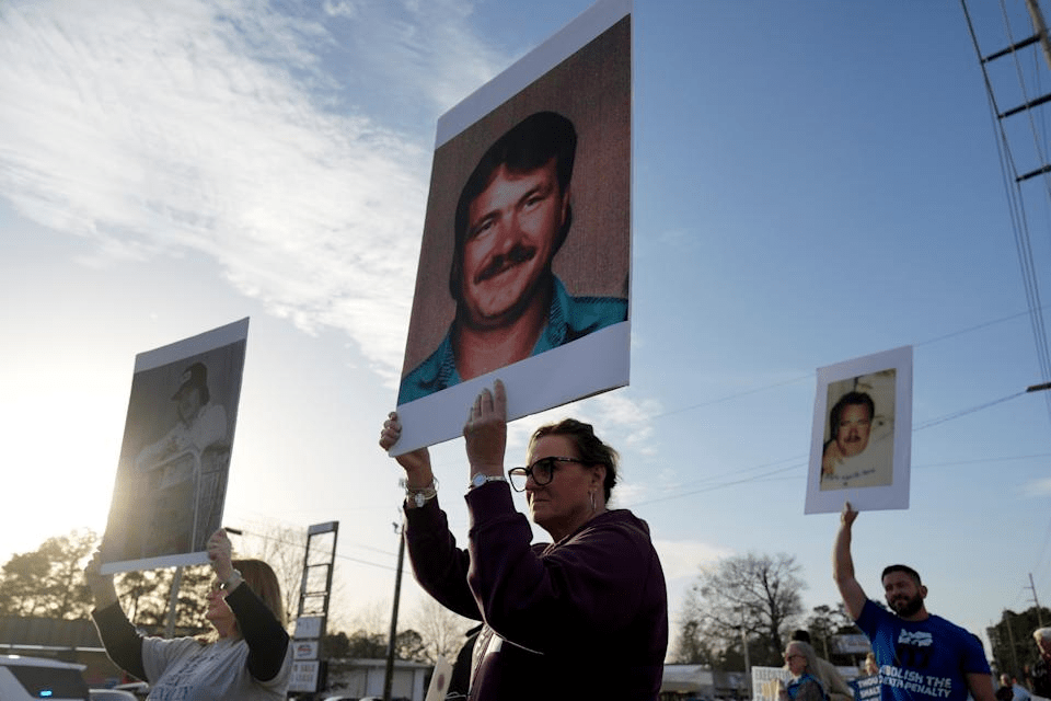 Protestors demonstrate outside the scheduled execution of South Carolina inmate Brad Sigmon, Friday, March 7, 2025, in Columbia, S.C. (AP Photo/Chris Carlson) Protestors demonstrate outside the scheduled execution of South Carolina inmate Brad Sigmon, Friday, March 7, 2025, in Columbia, S.C. (AP Photo/Chris Carlson)
