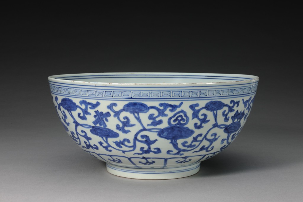 Bowl with scrolls of lingzhi funguses Imperial Kilns, Jingdezhen, Jiangxi province Ming dynasty, Jiajing period (1522–1566) Porcelain with underglaze cobalt blue The Palace Museum