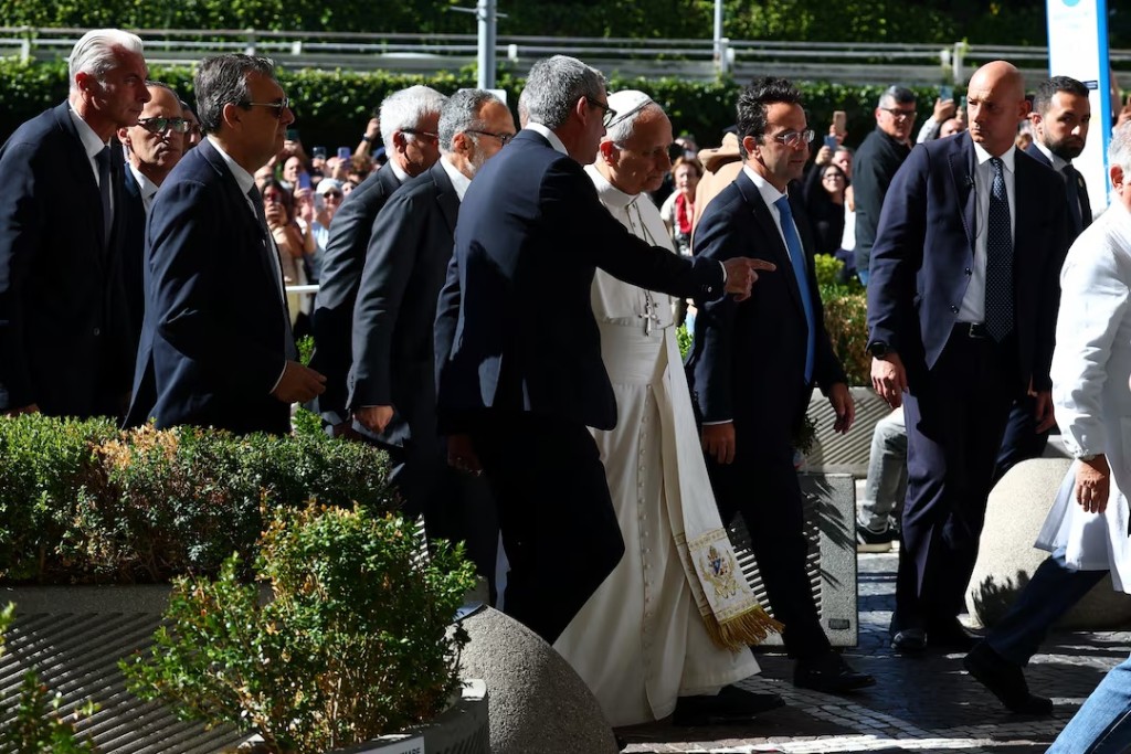 Pope Leo arrives at Gemelli Hospital ahead of the pontiff's surgery to remove a lung nodule, in Rome, Italy, October 13, 2026. REUTERS/Guglielmo Mangiapane
