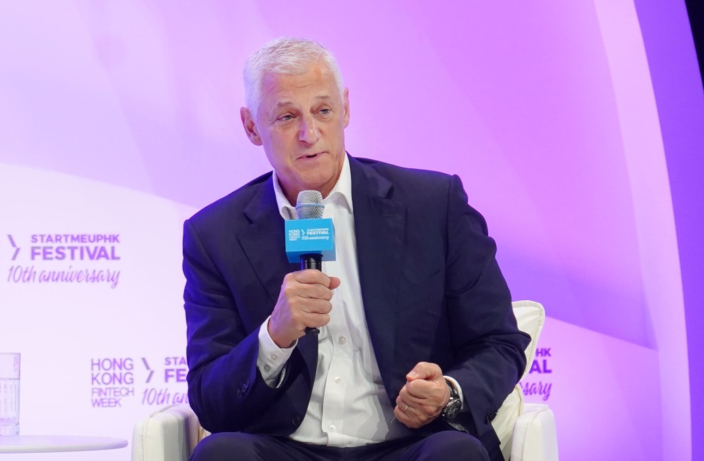 Bill Winters. SINGTAO