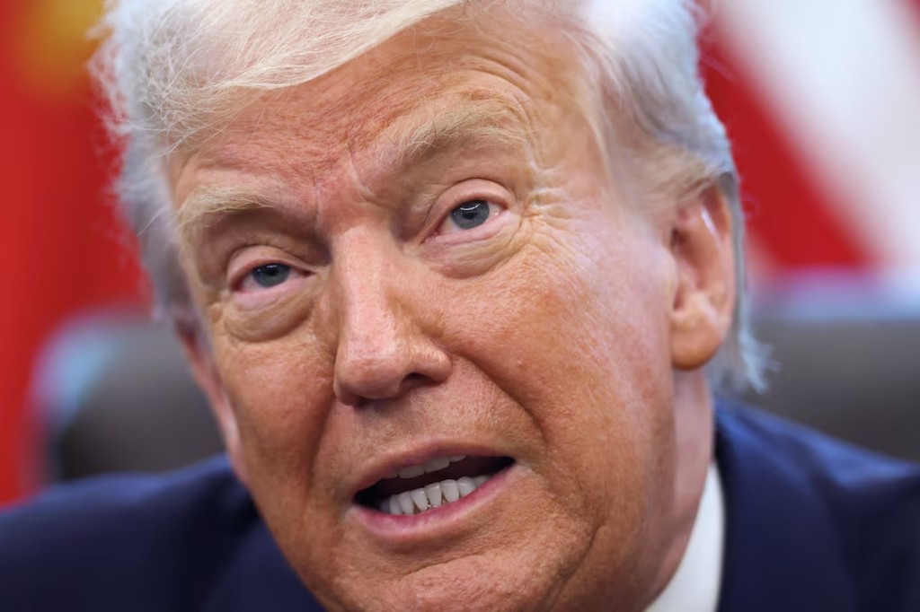 U.S. President Donald Trump delivers remarks, in the Oval Office at the White House in Washington, D.C., U.S., August 14, 2025. REUTERS/Kevin Lamarque/File photo 
