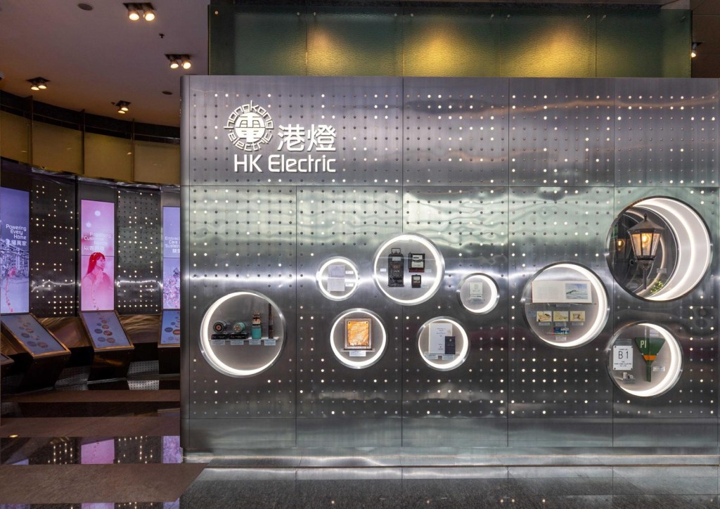 The exhibition displays a range of HK Electric’s historically significant artefacts, including electricity meters and bills from various eras, a 1940s electric streetlamp, and a commemorative plaque honouring HK Electric staff who sacrificed their lives defending the North Point Power Station during World War II.