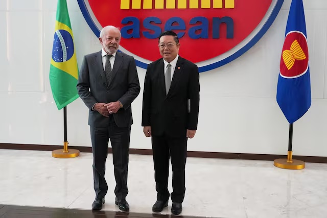 Brazil's President Luiz Inacio Lula da Silva stands for a photograph with ASEAN Secretary-General Kao Kim Hourn during their meeting in Jakarta, Indonesia, October 24, 2025. Tatan Syuflana/Pool via REUTERS