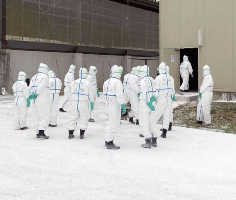 Officials inspect a chicken farm where an outbreak of bird flu occurred on December 24 last year in Chiba prefecture in Japan. Officials inspect a chicken farm where an outbreak of bird flu occurred on December 24 last year in Chiba prefecture in Japan.