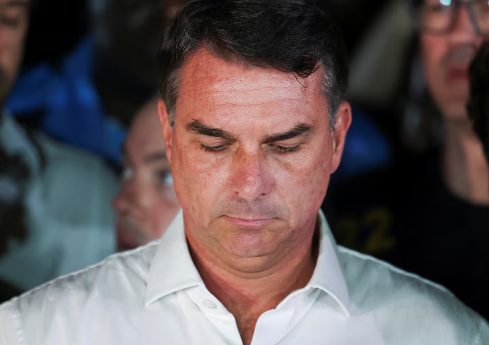  Brazilian presidential candidate Flavio Bolsonaro of the Liberal Party (PL) reacts as he speaks after losing the presidential runoff election, in Brasilia, Brazil October 25, 2026. REUTERS/Adriano Machado