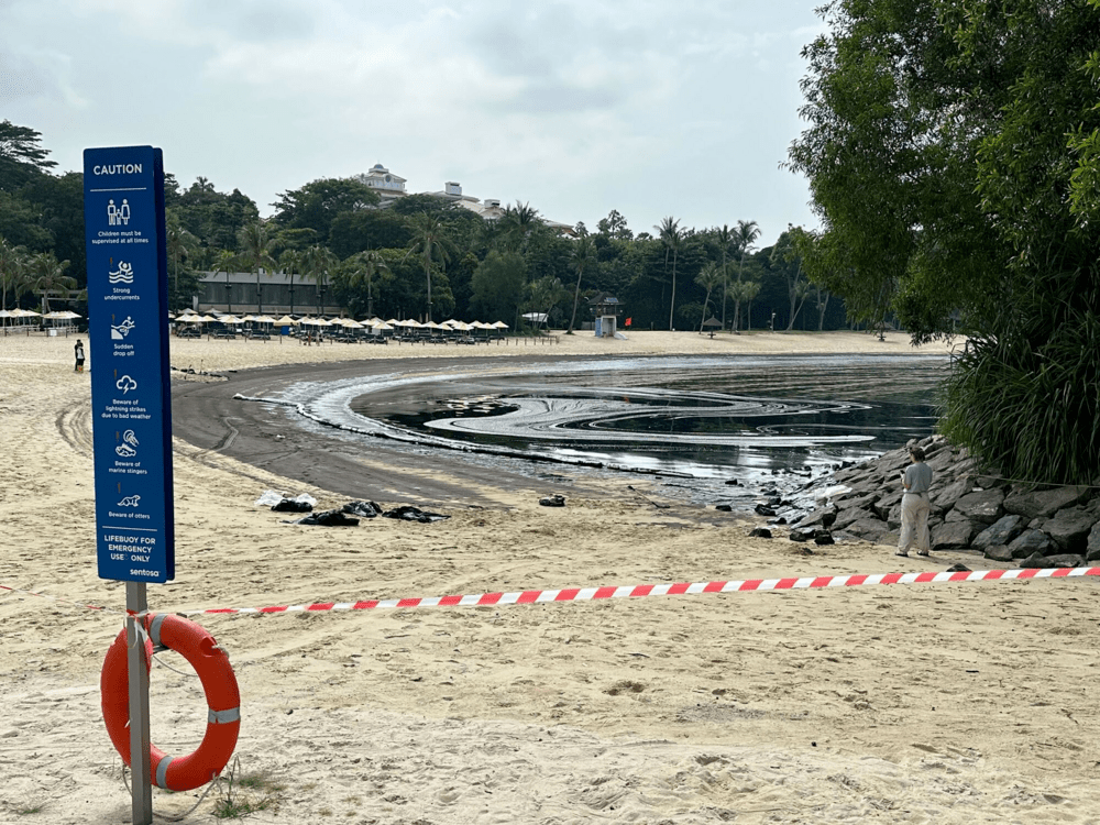 Black oil washed up and coated a large part of a Singapore beach.Photographer: David Ramli/Bloomberg Black oil washed up and coated a large part of a Singapore beach.Photographer: David Ramli/Bloomberg