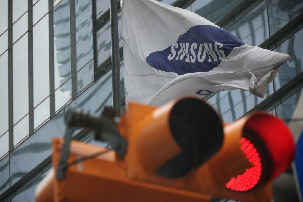 A flag bearing the logo of Samsung Electronics flutters as it rains in front of their office building in Seoul, South Korea, May 20, 2026. REUTERS