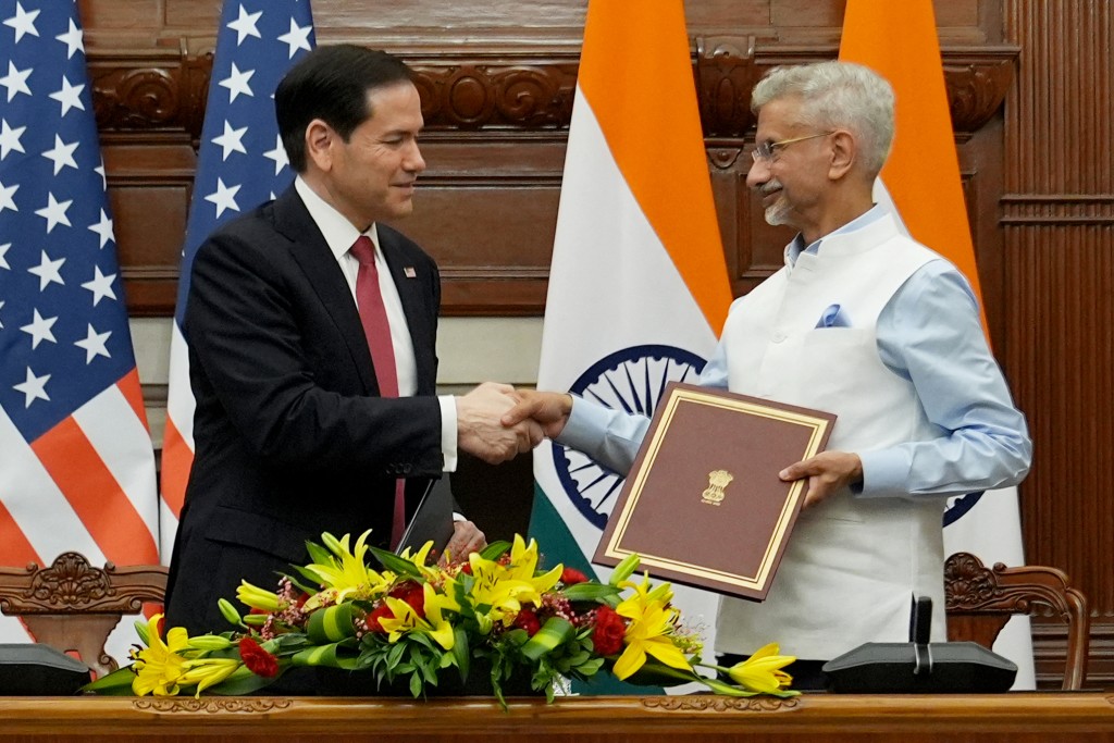 US Secretary of State Marco Rubio (L) and India's Foreign Minister Subrahmanyam Jaishankar shakes hands after signing a memorandum of understanding (MoU) at the Hyderabad House in New Delhi on May 26, 2026. (AFP)
