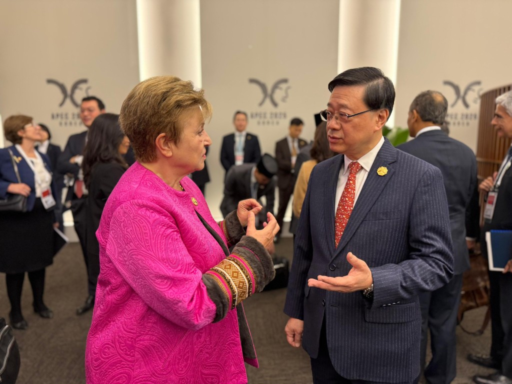 Photo shows Lee (right) with the Managing Director of the International Monetary Fund, Kristalina Georgieva (left). GIS