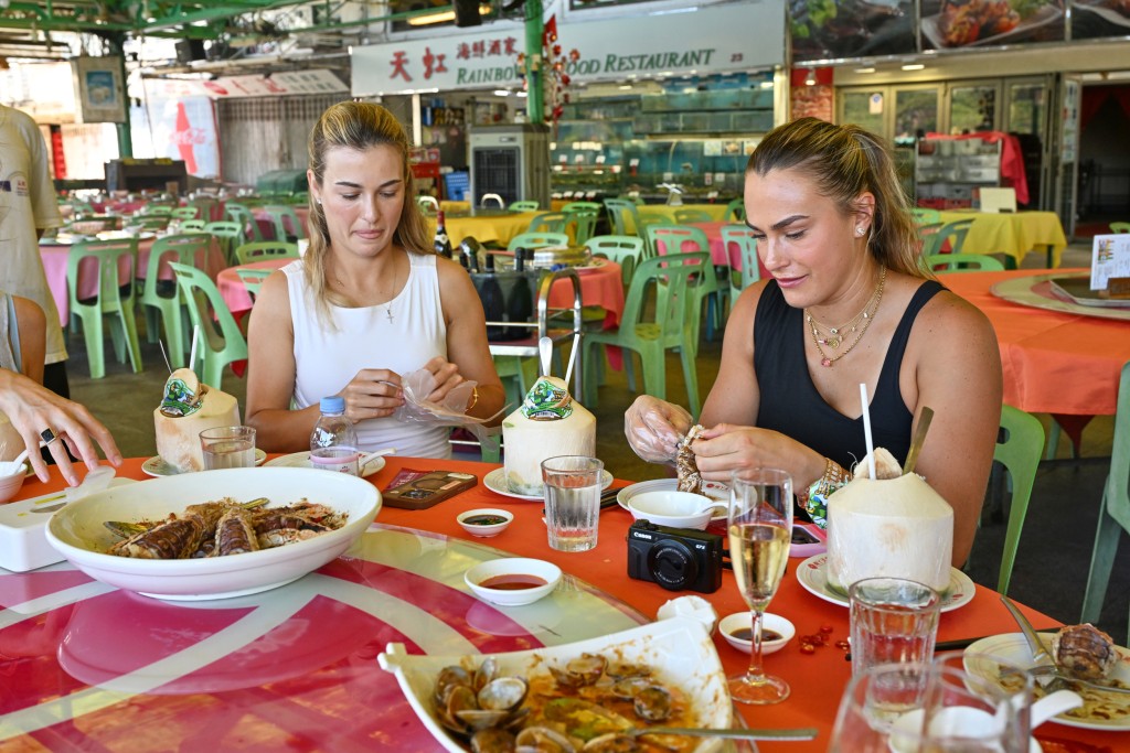 Aryna Sabalenka and Anna Kalinskaya dining on freshly caught seafood.