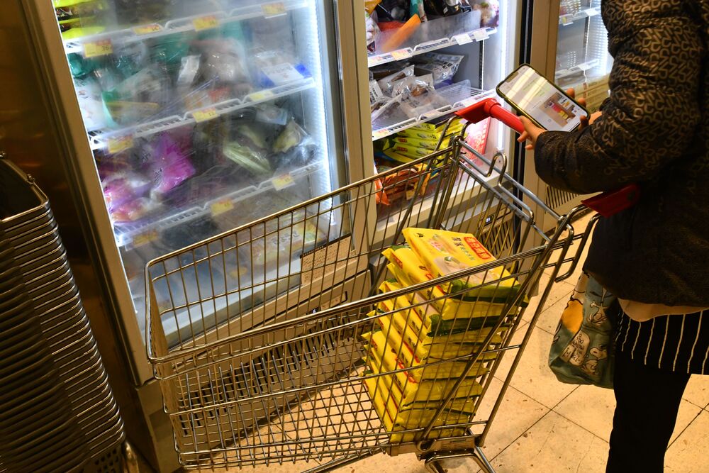 Citizens stocked up on food amid uncertainties over arrangement of a citywide testing to launch in March. Citizens stocked up on food amid uncertainties over arrangement of a citywide testing to launch in March.