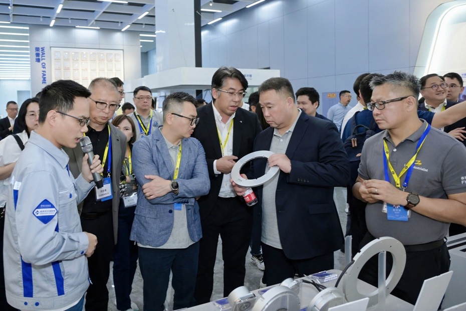 FHKI delegation at the Genertec Guoce Time Grating Technology Co Ltd.