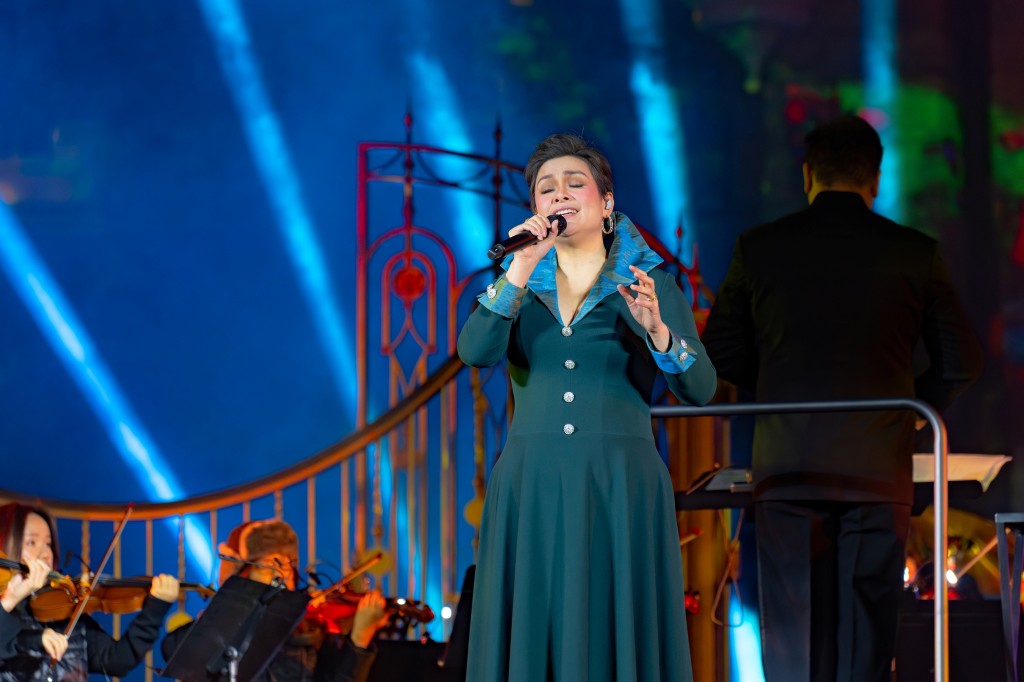 Lea Salonga graced the stage once again at Hong Kong Disneyland.