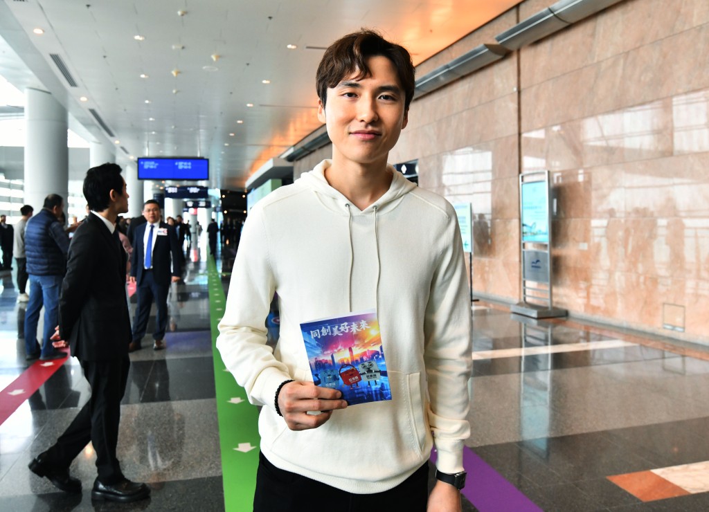 Chairman of Sing Tao News Corporation Karson Choi Ka-tsan urged voters to cherish their valuable votes to select capable representatives.