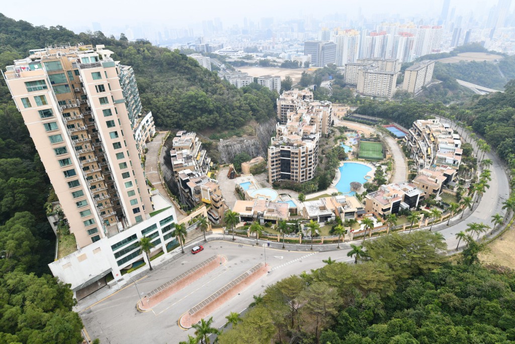 The luxury residential project Beacon Peak near Kowloon Tong. SINGTAO
