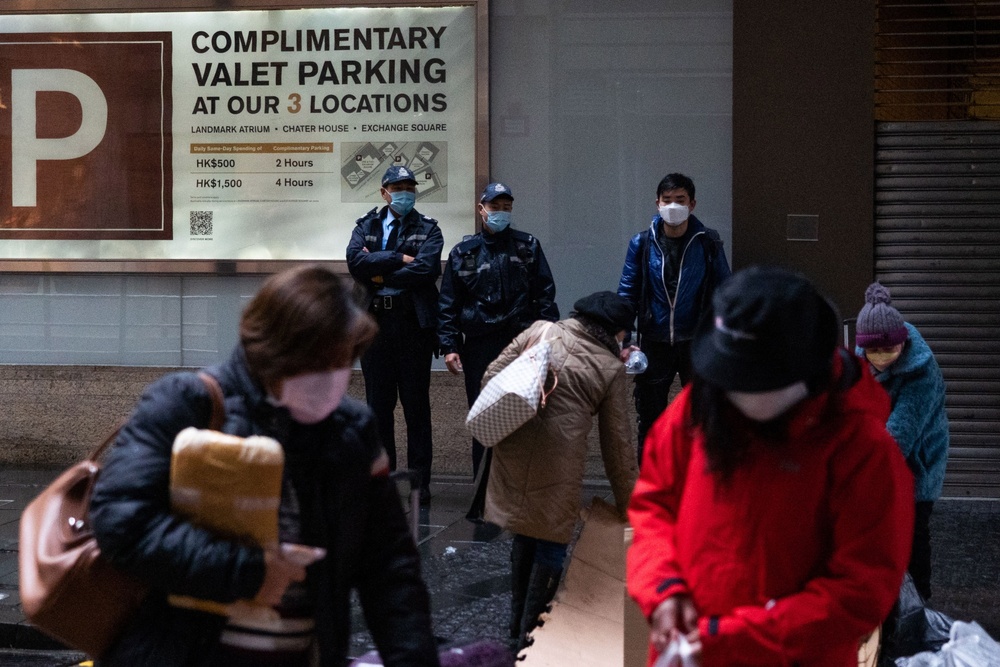Police officers check to make sure foreign domestic helpers maintain social distancing in Hong Kong’s Central area. (AFP) Police officers check to make sure foreign domestic helpers maintain social distancing in Hong Kong’s Central area. (AFP)