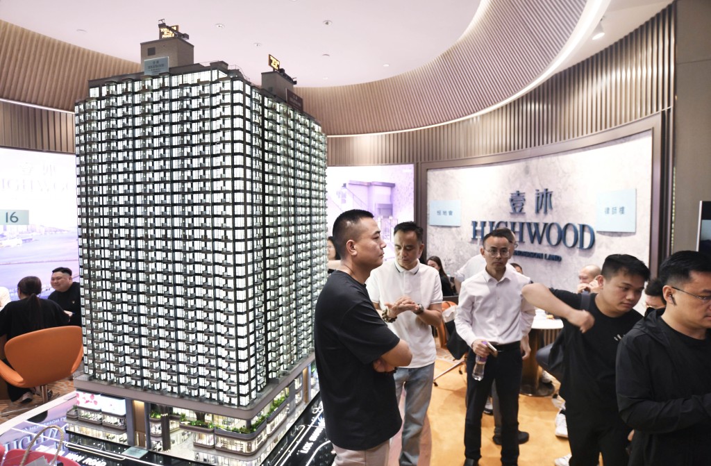People line up to buy during the second round of sales for Highwood Phase 2.