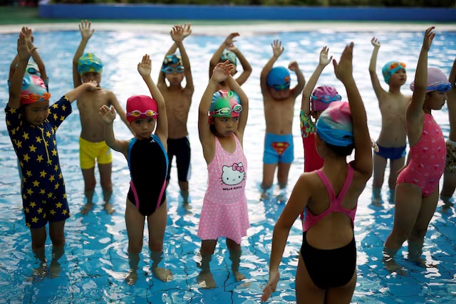 Children attend a swim training session at Hangzhou Chen Jinglun Sport school Natatorium, where Chinese Olympic swimmer Sun Yang and Fu Yuanhui also trained, in Hangzhou, Zhejiang province, China, August 10, 2016. REUTERS/Aly Song