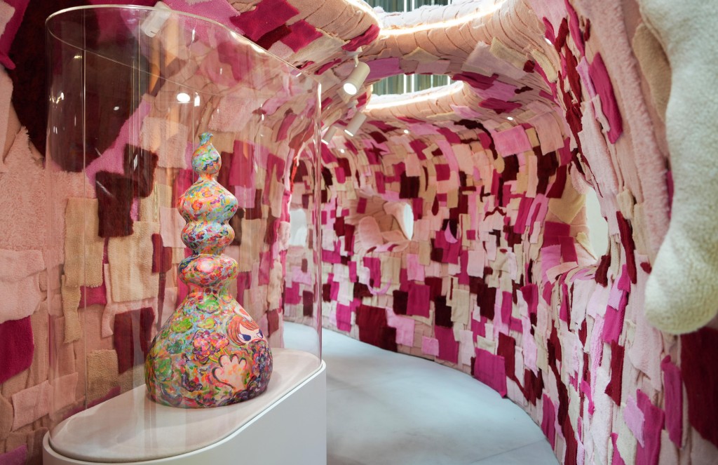 Ayako Rokkaku’s “THE ISLAND – ONIGASHIMA”, her largest interactive installation in Hong Kong, will be on display at the LANDMARK Atrium from March 23 to April 17.