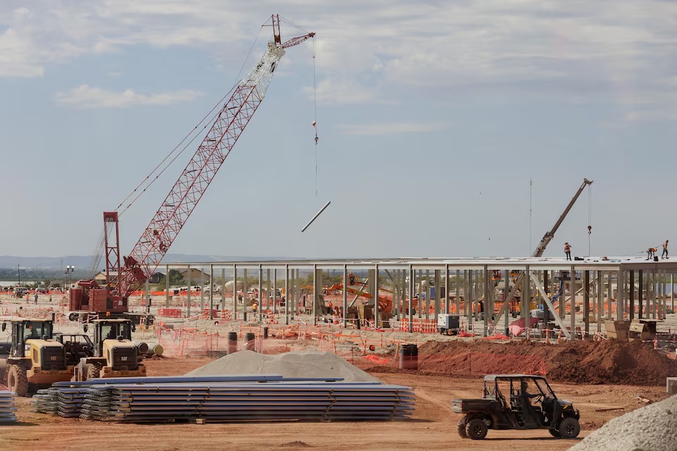  The steel frame of data centers under construction during a tour of the OpenAI data center in Abilene, Texas, U.S., September 23, 2025. REUTERS/Shelby Tauber/Pool/File Photo
