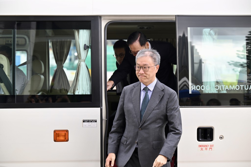 Chairman of the independent committee David Lok