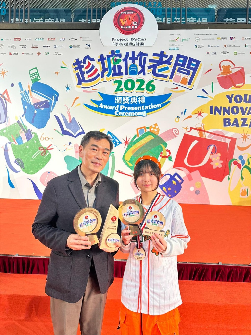 Ricky Wong presents awards to students.